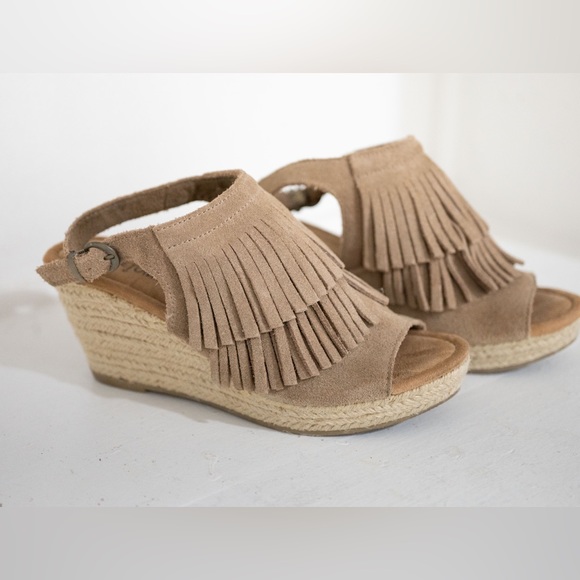 Minnetonka Suede Fringe Wedge - Picture 2 of 7